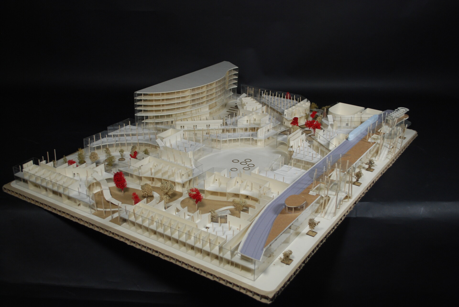 Photo of the scale model with the upper plaza removed, showing the arrangement of interior spaces