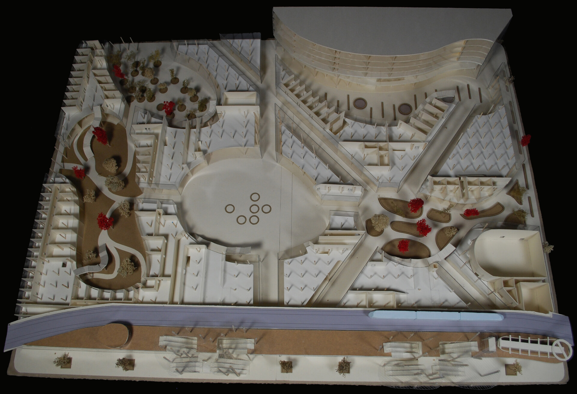 Top view of the scale model with the upper plaza removed, showing the interior plan